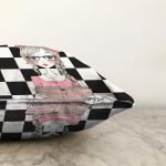 - Sonil-K9300-Gorsel-2 - Realhomes Dama Zeminli Kitap Okuyan Kız Tasarımlı Dijital Baskılı Modern Raşel Kadife Yastık Kırlent Kılıfı Realhomes