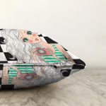 - Sonil-K9302-Gorsel-2 - Realhomes Dama Zeminli Fotoğraf Çeken Kız Tasarımlı Dijital Baskılı Modern Raşel Kadife Yastık Kırlent Kılıfı Realhomes