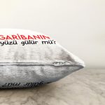 Özel Tasarım Garibanın Yüzü Gülür Mü ? Dijital Baskılı Modern Raşel Kadife Yastık Kırlent Kılıfı Realhomes
