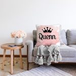 - Sonil-K9327-Gorsel-1 - Realhomes Özel Tasarım Taçlı Quenn Dijital Baskılı Dekoratif Raşel Kadife Yastık Kırlent Kılıfı Realhomes