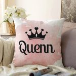 - Sonil-K9327-Gorsel - Realhomes Özel Tasarım Taçlı Quenn Dijital Baskılı Dekoratif Raşel Kadife Yastık Kırlent Kılıfı Realhomes