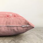 - Sonil-K9347-Gorsel-2 - Realhomes  Özel Tasarım Bayan Elleri Dijital Baskılı Dekoratif Raşel Kadife Yastık Kırlent Kılıfı Realhomes