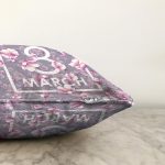 - Sonil-K9364-2-Gorsel-2 - Realhomes Özel Tasarım 8 March Gül Tasarımlı Dijital Baskılı Modern Raşel Kadife Yastık Kırlent Kılıfı Realhomes