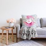 - Sonil-K9373-1-Gorsel-1 - Realhomes Özel Tasarım 8 Mart Ortanca Çiçeği Motifli Dijital Baskılı Modern Şönil Yastık Kırlent Kılıfı Realhomes