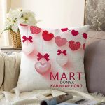 - Sonil-K9377-1-Gorsel - Realhomes Özel Tasarım 8 Mart Kalp Tasarımlı Dijital Baskılı Modern Raşel Kadife Yastık Kırlent Kılıfı Realhomes