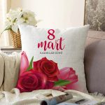 - Sonil-K9380-1-Gorsel - Realhomes  Özel Tasarım 8 Mart Gül Desenli Dijital Baskılı Modern Raşel Kadife Yastık Kırlent Kılıfı Realhomes