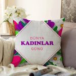 Özel Tasarım Kadınlar Günü Çiçek Desenli Dijital Baskılı Modern Raşel Kadife Yastık Kırlent Kılıfı Realhomes