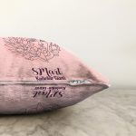 - Sonil-K9385-1-Gorsel-2 - Realhomes  Özel Tasarım 8 Mart Kadın Silüetli Dijital Baskılı Modern Raşel Kadife Yastık Kırlent Kılıfı Realhomes