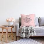 - Sonil-K9385-Gorsel-1 - Realhomes Özel Tasarım Kadın Silüetli Dijital Baskılı Modern Raşel Kadife Yastık Kırlent Kılıfı Realhomes