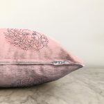 - Sonil-K9385-Gorsel-2 - Realhomes Özel Tasarım Kadın Silüetli Dijital Baskılı Modern Raşel Kadife Yastık Kırlent Kılıfı Realhomes