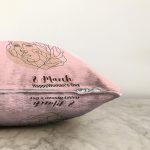 - Sonil-K9388-2-Gorsel-2 - Realhomes Özel Tasarım 8 March Kadın Silüetli Dijital Baskılı Modern Raşel Kadife Yastık Kırlent Kılıfı Realhomes