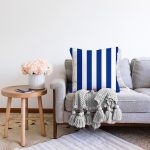 - Sonil-K9405-Gorsel-1 - Realhomes  Lacivert Beyaz Düz Çizgi Tasarımlı Dijital Baskılı Dekoratif Raşel Kadife Yastık Kırlent Kılıfı Realhomes