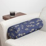 - RealHomes Özel Tasarımlı Dijital Baskılı İç Dolgulu Fermuarlı Silindir Yastık - Realhomes Lacivert Zeminli Yaprak Motifli Dijital Baskılı Modern İç Dolgulu - Fermuarlı Süet Silindir Yuvarlak Yastık Kırlent Realhomes