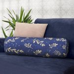 - RealHomes Özel Tasarımlı Dijital Baskılı İç Dolgulu Fermuarlı Silindir Yastık - Realhomes Lacivert Zeminli Yaprak Motifli Dijital Baskılı Modern İç Dolgulu - Fermuarlı Süet Silindir Yuvarlak Yastık Kırlent Realhomes