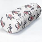 - RealHomes Özel Tasarımlı Dijital Baskılı İç Dolgulu Fermuarlı Silindir Yastık - Realhomes Beyaz Zemin Çapa Motifli Dijital Baskılı Modern İç Dolgulu Fermuarlı Çok Amaçlı Silindir Yastık Kırlent Realhomes