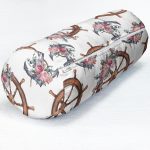 - RealHomes Özel Tasarımlı Dijital Baskılı İç Dolgulu Fermuarlı Silindir Yastık - Realhomes  Beyaz Zemin Çapa & Dümen Tasarımlı Dijital Baskılı Dekoratif İç Dolgulu - Fermuarlı Süet Silindir Daire Yastık Kırlent Realhomes