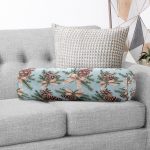 - RealHomes Özel Tasarımlı Dijital Baskılı İç Dolgulu Fermuarlı Silindir Yastık - Realhomes Mavi Zemin Kozalak Tasarımlı Dijital Baskılı Modern İç Dolgulu - Fermuarlı Süet Berjer Silindir Yastık Kırlent Realhomes