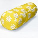 - RealHomes Özel Tasarımlı Dijital Baskılı İç Dolgulu Fermuarlı Silindir Yastık - Realhomes Sarı Zemin Papatya Desenli Dijital Baskılı Dekoratif İç Dolgulu - Fermuarlı Süet Berjer Silindir Yastık Kırlent Realhomes