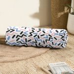 - RealHomes Özel Tasarımlı Dijital Baskılı İç Dolgulu Fermuarlı Silindir Yastık - Realhomes  Modern Renkli Şekiller İç Dolgulu - Fermuarlı Süet Silindir Daire Yastık Kırlent Realhomes