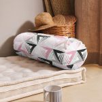 - RealHomes Özel Tasarımlı Dijital Baskılı İç Dolgulu Fermuarlı Silindir Yastık - Realhomes  Renkli Üçgen Motifler Dijital Baskılı İç Dolgulu - Fermuarlı Süet Berjer Silindir Yastık Kırlent Realhomes