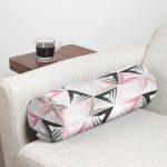 - RealHomes Özel Tasarımlı Dijital Baskılı İç Dolgulu Fermuarlı Silindir Yastık - Realhomes  Renkli Üçgen Motifler Dijital Baskılı İç Dolgulu - Fermuarlı Süet Berjer Silindir Yastık Kırlent Realhomes