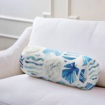 - RealHomes Özel Tasarımlı Dijital Baskılı İç Dolgulu Fermuarlı Silindir Yastık - Realhomes  Mavi Temalı Geometrik Şekilli İç Dolgulu Yumuşak Silindir Form Yastık Kırlent Realhomes