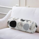 - RealHomes Özel Tasarımlı Dijital Baskılı İç Dolgulu Fermuarlı Silindir Yastık - Realhomes Yuvarlak Desenli Modern Dijital Baskılı Dekoratif İç Dolgulu - Fermuarlı Süet Silindir Yuvarlak Yastık Kırlent Realhomes