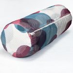 - RealHomes Özel Tasarımlı Dijital Baskılı İç Dolgulu Fermuarlı Silindir Yastık - Realhomes  Realhomes Renkli Yuvarlak Desenli İç Dolgulu - Fermuarlı Süet Berjer Silindir Yastık Kırlent Realhomes