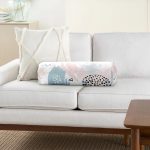 Pembe Gri Boyama Desenli Dijital Baskılı İç Dolgulu Yumuşak Silindir Form Yastık Kırlent Realhomes