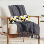 Üçgen Mozaik Desenli Dijital Baskılı İç Dolgulu - Fermuarlı Süet Silindir Daire Yastık Kırlent Realhomes