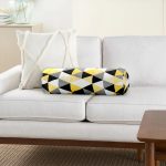 Üçgen Mozaik Desenli Dijital Baskılı İç Dolgulu - Fermuarlı Süet Silindir Daire Yastık Kırlent Realhomes