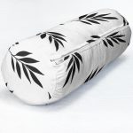 - RealHomes Özel Tasarımlı Dijital Baskılı İç Dolgulu Fermuarlı Silindir Yastık - Realhomes Siyah Beyaz Yaprak Desenli Dekoratif İç Dolgulu Süet Silindir Yastık Kırlent - Bel Yastığı Realhomes