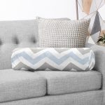 - RealHomes Özel Tasarımlı Dijital Baskılı İç Dolgulu Fermuarlı Silindir Yastık - Realhomes  Gri Mavi Zikzak Desenli Dijital Baskılı Modern İç Dolgulu - Fermuarlı Süet Silindir Rulo Yastık Kırlent Realhomes