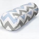 - RealHomes Özel Tasarımlı Dijital Baskılı İç Dolgulu Fermuarlı Silindir Yastık - Realhomes  Gri Mavi Zikzak Desenli Dijital Baskılı Modern İç Dolgulu - Fermuarlı Süet Silindir Rulo Yastık Kırlent Realhomes