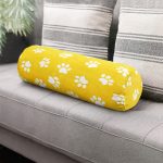 - RealHomes Özel Tasarımlı Dijital Baskılı İç Dolgulu Fermuarlı Silindir Yastık - Realhomes Sarı Zeminli Pati Resimli Dijital Baskılı Dekoratif İç Dolgulu Yumuşak Silindir Form Yastık Kırlent Realhomes