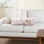 - RealHomes Özel Tasarımlı Dijital Baskılı İç Dolgulu Fermuarlı Silindir Yastık - Realhomes  Pembe Zeminli Çiçek Desenli Modern İç Dolgulu Yumuşak Silindir Form Yastık Kırlent Realhomes