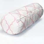 - RealHomes Özel Tasarımlı Dijital Baskılı İç Dolgulu Fermuarlı Silindir Yastık - Realhomes  Pembe Renkli Ogea Desenli Dijital Baskılı Modern İç Dolgulu - Fermuarlı Süet Silindir Yuvarlak Yastık Kırlent Realhomes