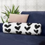Siyah Kalp Desenli Dijital Baskılı Dekoratif İç Dolgulu - Fermuarlı Süet Silindir Rulo Yastık Kırlent Realhomes