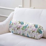 - RealHomes Özel Tasarımlı Dijital Baskılı İç Dolgulu Fermuarlı Silindir Yastık - Realhomes Tavus Kuşu ve Çiçek Motifli Dekoratif İç Dolgulu - Fermuarlı Süet Silindir Yuvarlak Yastık Kırlent Realhomes