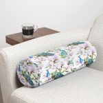 - RealHomes Özel Tasarımlı Dijital Baskılı İç Dolgulu Fermuarlı Silindir Yastık - Realhomes Tavus Kuşu ve Çiçek Motifli Dekoratif İç Dolgulu - Fermuarlı Süet Silindir Yuvarlak Yastık Kırlent Realhomes