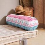 - RealHomes Özel Tasarımlı Dijital Baskılı İç Dolgulu Fermuarlı Silindir Yastık - Realhomes Mavi Pembe Etnik Desenli Dekoratif İç Dolgulu Yumuşak Silindir Form Yastık Kırlent Realhomes