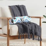 - RealHomes Özel Tasarımlı Dijital Baskılı İç Dolgulu Fermuarlı Silindir Yastık - Realhomes  Zikzak Zeminde Ananaslar Dekoratif İç Dolgulu Yumuşak Silindir Form Yastık Kırlent Realhomes