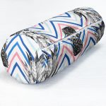 - RealHomes Özel Tasarımlı Dijital Baskılı İç Dolgulu Fermuarlı Silindir Yastık - Realhomes  Zikzak Zeminde Ananaslar Dekoratif İç Dolgulu Yumuşak Silindir Form Yastık Kırlent Realhomes