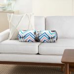 - RealHomes Özel Tasarımlı Dijital Baskılı İç Dolgulu Fermuarlı Silindir Yastık - Realhomes  Zikzak Zeminde Ananaslar Dekoratif İç Dolgulu Yumuşak Silindir Form Yastık Kırlent Realhomes