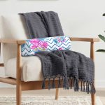 - RealHomes Özel Tasarımlı Dijital Baskılı İç Dolgulu Fermuarlı Silindir Yastık - Realhomes Zikzak Zeminli Flamingo Dijital Baskılı Dekoratif İç Dolgulu - Fermuarlı Süet Silindir Rulo Yastık Kırlent Realhomes