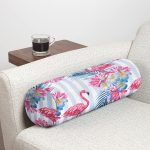 Çizgili Flamingo Zeminli Dekoratif İç Dolgulu - Fermuarlı Süet Silindir Rulo Yastık Kırlent Realhomes