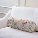 - RealHomes Özel Tasarımlı Dijital Baskılı İç Dolgulu Fermuarlı Silindir Yastık - Realhomes Geometrik Şekilli Hint Desenli Dijital Baskılı İç Dolgulu Yumuşak Silindir Form Yastık Kırlent Realhomes