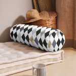 - RealHomes Özel Tasarımlı Dijital Baskılı İç Dolgulu Fermuarlı Silindir Yastık - Realhomes Renkli Baklava Desenli Dijital Baskılı İç Dolgulu - Fermuarlı Süet Silindir Rulo Yastık Kırlent Realhomes