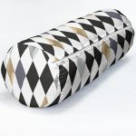 - RealHomes Özel Tasarımlı Dijital Baskılı İç Dolgulu Fermuarlı Silindir Yastık - Realhomes Renkli Baklava Desenli Dijital Baskılı İç Dolgulu - Fermuarlı Süet Silindir Rulo Yastık Kırlent Realhomes