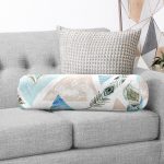 - RealHomes Özel Tasarımlı Dijital Baskılı İç Dolgulu Fermuarlı Silindir Yastık - Realhomes Kuş Tüyü Motifli Geometrik Şekiller Dijital Baskılı İç Dolgulu - Fermuarlı Süet Berjer Silindir Yastık Kırlent Realhomes